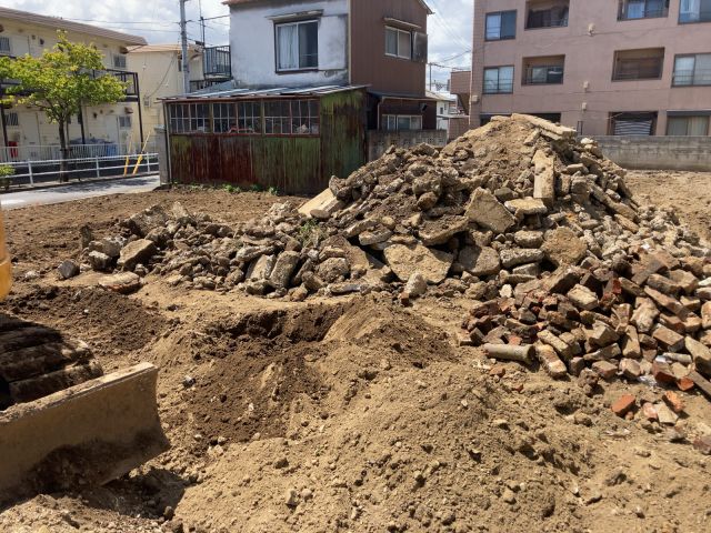 土間・ブロック塀撤去、掘削工事(東京都葛飾区堀切)工事中の様子です。